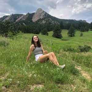 Meet your Posher, Lauren